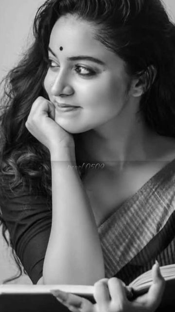 Black And White Photography Portraits, Friendship Photography, Saree Poses, Self Portrait Poses, Indian Photoshoot, Saree Photoshoot, Photography Posing Guide, December 27, Fashion Photography Poses