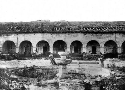 ca. 1880's the Mission San Fernando in major disrepair, holes in the roof, weeds in the fountain Los Angeles, Angeles, San Fernando Mission, Mission Projects, Valley Girl, Places In California, California History, San Fernando Valley, Valley Girls