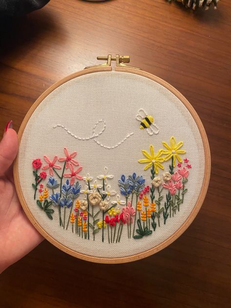 Flower And Bee Embroidery, Embroidery Hoop Art Flowers, Embroidered Bumble Bee, Bee And Flower Embroidery, Embroidery Bees And Flowers, Butterfly And Flower Embroidery, Spring Flowers Embroidery, Simple Bee Embroidery, Embroidery Bugs