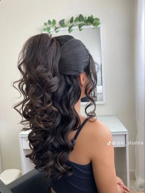 Crown Quince, Quince Hair, Quincenera Hairstyles, Cute Prom Hairstyles, Kadeřnické Trendy, Formal Hairstyles For Long Hair, Vlasové Trendy, Birthday Hairstyles, Simple Prom Hair