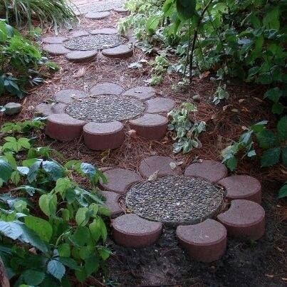 DIY Flower Stones...these are the BEST DIY Garden & Yard Ideas! Jardim Diy, Beautiful Home Gardens, Garden Stepping Stones, Diy Yard, Garden Yard Ideas, Garden Pathway, Garden Path, Unique Gardens, Diy Landscaping