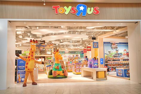 New Toys”R”Us store opens at Garden State Plaza in Paramus, New Jersey. Toys Shop Design, Toy Store Interior, Mall Bloxburg, Toy Store Design, Bus Advertising, Vtech Toy, Toy Stores, Supermarket Shelves, Store Window Displays