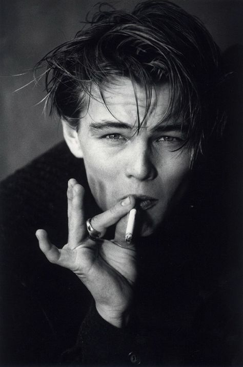 Young Leonardo DiCaprio being suave Johnny Depp, Leighton Meester, Justin Timberlake, Leonardo Dicaprio, Leonardo Dicaprio 90s, Young Leonardo Dicaprio, Leo Dicaprio, Pahlawan Super, Christian Grey