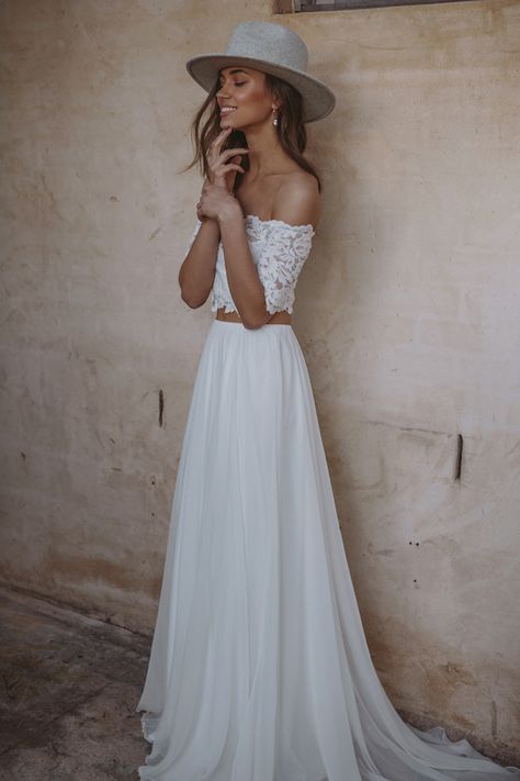 Les Deux Grace Loves Lace Wedding Dress Collection by Louise Smit 15 Beach Wedding Dresses, 2 Piece Wedding Dress, Bohemian Chic Weddings, Online Wedding Dress Shopping, Chiffon Wedding Dress Beach, Two Piece Wedding Dress, Wedding Dresses 2018, Meghan Trainor, Grace Loves Lace