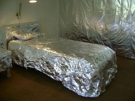 People Are Collecting Pics Of Beds With Threatening Auras, And Here Are 48 Of The Best Ones Weird Beds, Bed Humor, Aura Photo, Weird Furniture, Dreamy Bed, Weird Images, Humble Abode, Italian Food, Cabinet Design