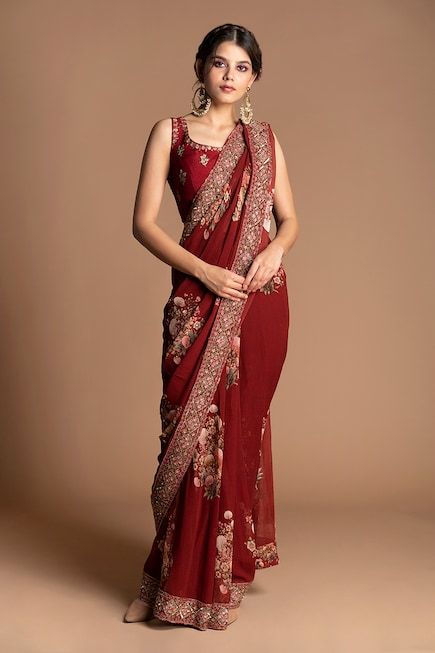 Dirndl, Dupatta Styling, Red Saree Wedding, Maroon Saree, Motif Embroidery, Simple Saree Designs, Cotton Saree Designs, Drape Saree, Sari Blouse Designs