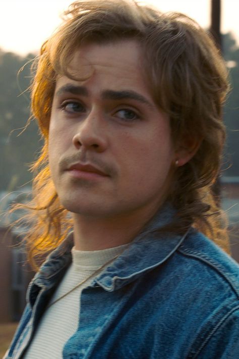 Billy's Mullet Is the Biggest Breakout Star of Stranger Things Season 2 Strange Things Season 2, Akali League Of Legends, Dacre Montgomery, Foto Portrait, Billy Boy, Stranger Things Season 3, Stranger Things 2, Stranger Things Characters, Cast Stranger Things