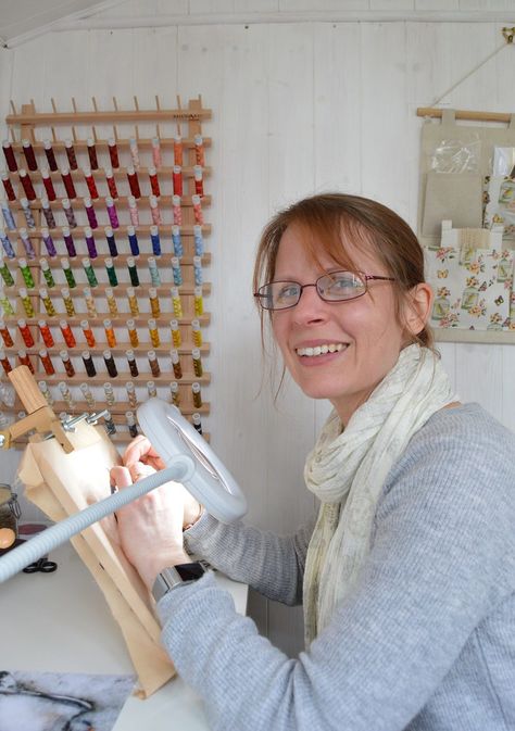 Meet Victoria Matthewson - the award-winning embroidery artist painting with a needle Buttons Crafts, Kind People, Textile Art Embroidery, Embroidery Book, Embroidery Shop, Stitch Book, Embroidery Patterns Vintage, Thread Painting, Types Of Embroidery