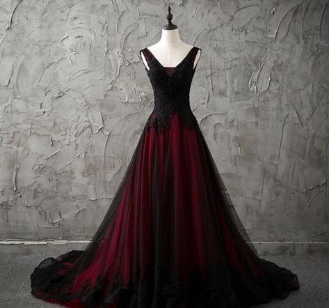 Black And Red Prom Dress, Country Chic Wedding Dress, Black Wedding Dress Gothic, Black Red Wedding, Colored Wedding Gowns, Wedding Dress Low Back, Beaded Party Dress, Chic Wedding Dresses, Gothic Wedding Dress