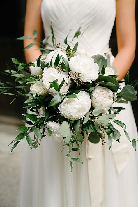 Kate and Andrew’s Green White and Gold Elegant and Minimal New York Wedding Grand Entrance Songs, Wedding Locations California, Flowers And Greenery, Sonoma Wedding, Neutral Wedding, Wedding Service, New York Wedding, Nature Wedding, Ranch Wedding