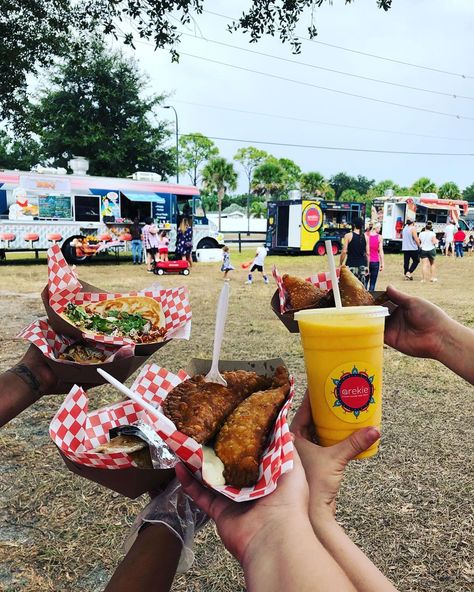 Food Trucks Festival, Wing Restaurant Design, Food Truck Festival Aesthetic, Food Trucks Aesthetic, Food Truck Event, Food Festival Aesthetic, Food Truck Foods, Food Truck Aesthetic, Festivals Aesthetic