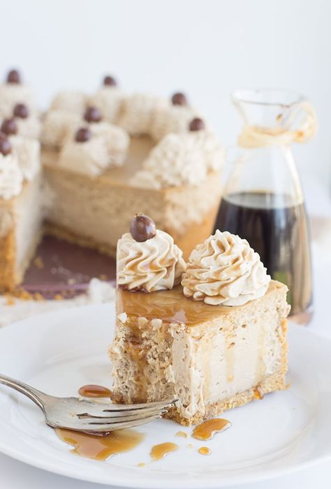 Coffee Cheesecake - This coffee cheesecake is packed full of coffee flavor. It's rich in flavor and incredibly creamy. To finish the coffee cheesecake, I added coffee whipped cream and chocolate covered espresso beans. The best baked cheesecake recipe for coffee lovers! #cookiedoughandovenmitt #cheesecake #coffee #coffeelovers #dessertfoodrecipes #dessertrecipes Best Baked Cheesecake Recipe, Coffee Whipped Cream, Chocolate Covered Espresso Beans, Coffee Cheesecake, Creamy Coffee, Baked Cheesecake Recipe, Brownie Desserts, Espresso Beans, Cheese Cakes