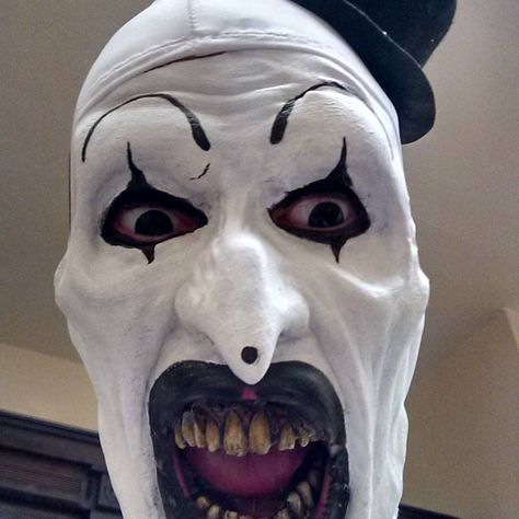 David Howard Thornton, Terrifier Movie, The Stranger Movie, Horror Movies Funny, Clown Horror, Horror Villains, Clowns Funny, Funny Pix, Body Base Drawing