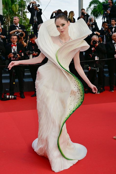 "La Plus Precieuse Des Marchandises" (The Most Precious Of Cargoes) Red Carpet - The 77th Annual Cannes Film Festival Intense Eye Makeup, Goddess Party, Nude Gown, Cannes Red Carpet, Gold Gown, Sheer Gown, Tan Skirt, Strapless Corset, Fashion Moments