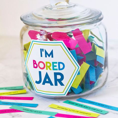 Here are some of the internet's best FREE and EASY summer boredom buster kids summer activity ideas! Free printable ideas to make your own boredom buster jar! #summer #kidsactivities #kidscrafts #kidssummeractivity #kidssummeractivities #boredombuster #boredombusterjar