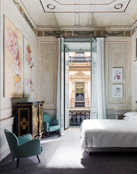 Vogue's Insider Guide To Milan Classy Bathroom, Milan Apartment, Cheap Beach Decor, Milan Hotel, Cheap Living Rooms, Home Decor Quotes, Ocean Decor, Luxury Homes Interior, Home Decor Signs