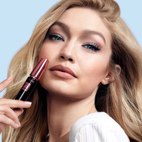 #NEW Gigi hadid for Maybelline "Hypercurl Mascara"🔥◻😍💯💖 Gigi Hadid Lipstick, Gigi Hadid Maybelline, Gigi Hadid Modeling, Different Types Of Acne, Zayn Malik Hairstyle, Brooke Hogan, Famous People Celebrities, Gigi Style, Types Of Acne