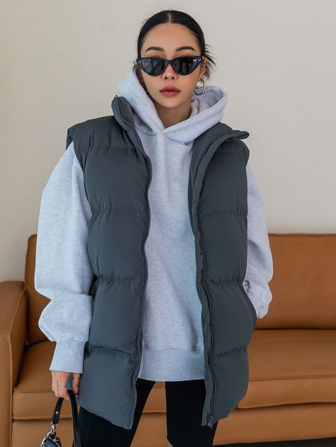 Dark Grey Casual Collar Sleeveless Fabric Plain Vest Embellished Non-Stretch  Women Outerwear Puffer Vest Outfit, Vest Puffer, Vest Outfits For Women, Outerwear Women Winter, Winter Mode Outfits, Puffer Jacket Outfit, Sleeveless Puffer, Cold Outfits, Outfits Invierno