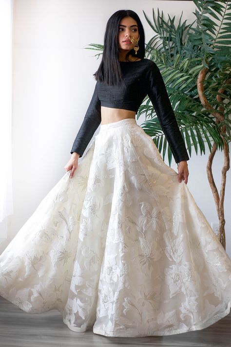 Skirt And Top Indian, Lehenga Top, Crop Top Design, Long Skirt And Top, Lehenga Crop Top, Simple Lehenga, Trendy Outfits Indian, Indian Wedding Lehenga, Crop Top Lehenga