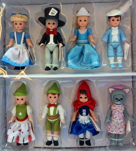 Madame Alexander Dolls Mcdonalds, Mcdonalds Toy, Mcdonald's Toys, Doll Museum, Vintage Madame Alexander Dolls, Mcdonalds Toys, Nostalgic Toys, Madame Alexander Dolls, Happy Meal Toys