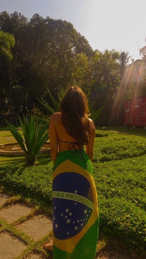 #ubatuba #aesthetic #girl #summer #brazil #beach #tropical #bandeira #brasil Brazil Life, Go Brazil, Brazil Vacation, Brazil Beaches, Brazil Beach, Brazil Girls, Brazil Culture, Brazil Flag, Beach Nature