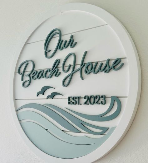 Beach Themed Basement, Beach Vacation Home Decor, Cottage Signs Ideas, Boho Chic Beach House, Beachy Door Hangers, Beach House Decorations, Simple Beach House Decor, Beach House Outdoor Decor, Beach House Signs Outdoor