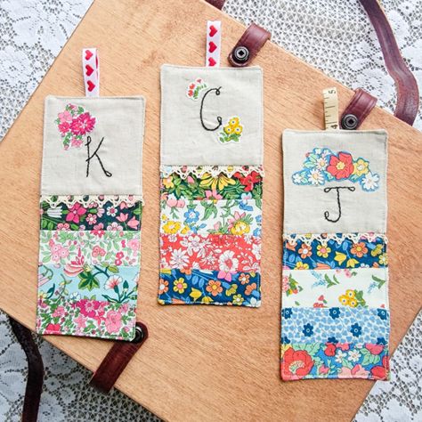 Liberty: Flower Show Midsummer – Patchwork Bookmarks – Riley Blake Designs Quilted Bookmarks Ideas, How To Sew Bookmarks, Diy Fabric Bookmarks, Quilted Bookmarks Free Pattern, Fabric Bookmarks Diy Free Pattern, Quilt Bookmarks, Patchwork Bookmarks, Sewn Bookmarks, Quilted Bookmarks