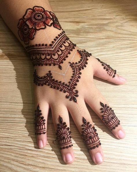 Mehndi Designs For Kids/Babies For Wedding Season Henna Designs Kids, Baby Mehndi Design, Short Mehndi Design, Henna Designs For Kids, Henna Inspired Tattoos, Tato Henna, Henna Tattoo Designs Hand, Henna Tattoo Hand, Very Simple Mehndi Designs