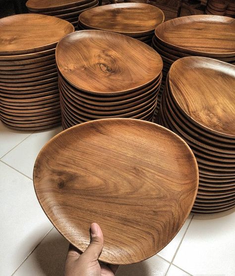 Wood Kitchen Accessories, Bedroom Ideas For Small Rooms Cozy, Wood Serving Platter, تصميم الطاولة, Crockery Design, Farmhouse Vibes, Wood Plates, Denpasar Bali, Wood Dishes