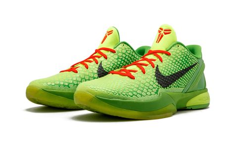 These were Kobe's shoes from the 2010 Christmas game. These came so far out of left field from his usual color ways and I was totally floored by them. Kobe Grinch, Kobe 6 Grinch, Grinch Shoes, Kobe 6 Protro, 2010 Christmas, Nike Kobe Shoes, Kobe 6, Le Grinch, Kobe Mamba