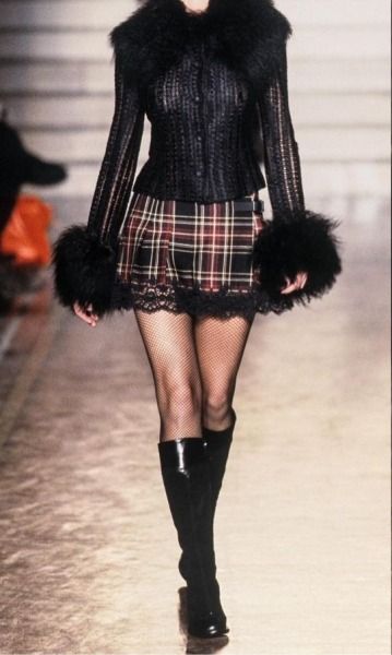 Anna Sui Fall, 1997 Couture, Anna Sui, Mode Grunge, Runway Fashion Couture, Fashion 90s, 90's Fashion, A Skirt, Fashion Fits, Dream Clothes