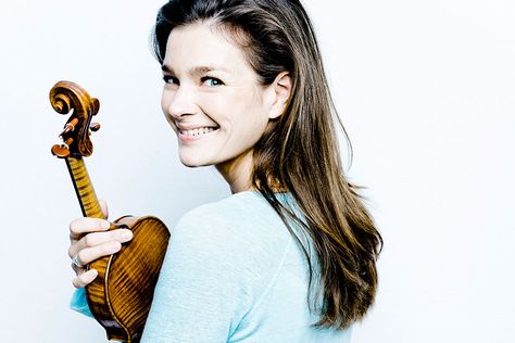 Violinist Photography, Janine Jansen, Violin Poster, Violin Pics, Violin Teaching, Musician Portraits, Classical Musicians, Headshots Professional, Music Photo