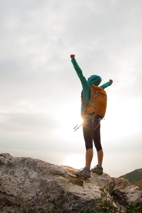 Treking Photo Poses, Trekking Photography Poses Men, Trekking Poses Photo Ideas, Trekking Photo Ideas, Trekking Photography Poses, Trekking Photos, Photography Poses Men, Hiking Photo Ideas, Hiking Pose