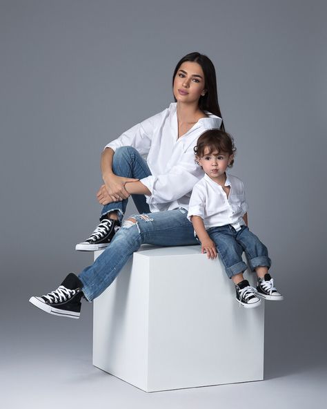 Mother Son Matching Outfits, Mommy Son Pictures, Foto Kelahiran, Mommy Son Outfits, Mommy Daughter Photoshoot, Mom And Son Outfits, Mother Son Photos, Son Photo Ideas, Mother Baby Photography