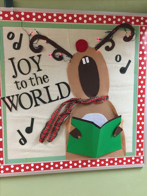 Natal, Poster Board Christmas Ideas, Bulletin Christmas Board Ideas, Christmas Song Door Decorations For School, Christmas Wall Displays Classroom, Christmas Display Board Ideas, Boletin Board For Christmas, Christmas Bulletin Board Idea, Christmas Decor Bulletin Board