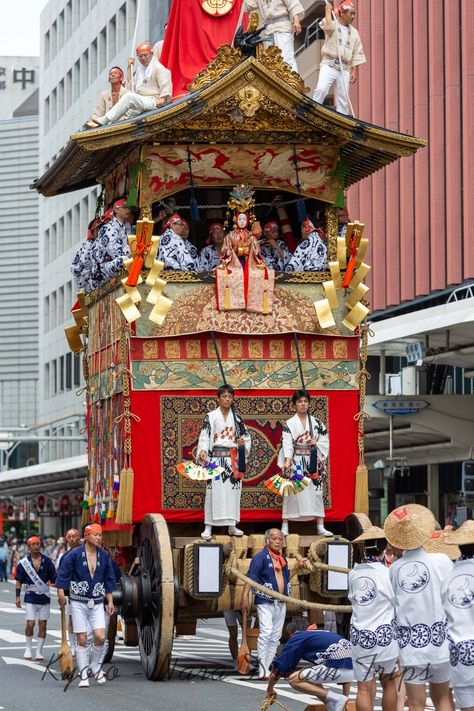 The 2019 Saki Matsuri, First Part of Gion Festival in Kyoto-Japan. Tsuki Hoko (月鉾) during the Saki-Matsuri of the Gion Festival in Kyoto-Japan. Japanese Festival Aesthetic, Japan Culture Aesthetic, Japanese Culture Traditional, Japanese Signs, Gion Festival, Gion Matsuri, Kyoto Food, Japan Festival, Tourism Design