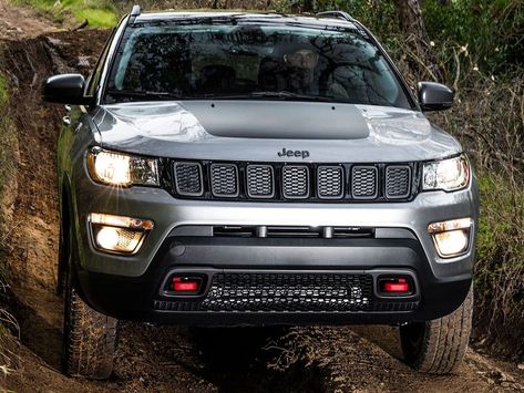 2019-Jeep-Compass-Overview-Exterior-Pillar-Trackhawk-Front-Fascia Jeep Grand Cherokee, Jeep Compass 2019, Jeep Compass Trailhawk, Dodge Chrysler, Compact Suv, Jeep Compass, Dodge Durango, Car Ideas, American Cars