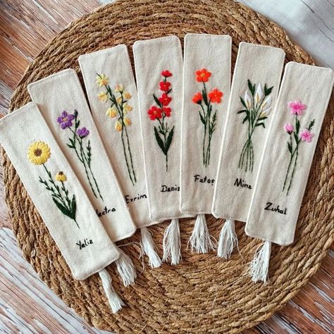 Embroidery.Вышивка.Handmade | @idea_time1 | Instagram Embroidery Bookmarks, Embroidery Floss Crafts, Hand Knitting Diy, Handmade Bookmarks Diy, Simple Hand Embroidery Patterns, Holiday Embroidery, Pola Bordir, Diy Embroidery Designs, Diy Embroidery Patterns