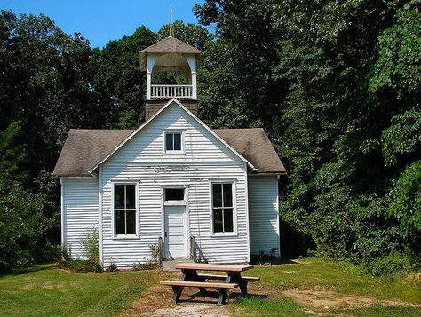 Walnut Grove School built in 1913, is in Jennings County, Indiana. Abandoned Churches, Vis Dev, Country School, Old Country Churches, Old School House, Walnut Grove, School House Rock, Homeschool Rooms, Country Church