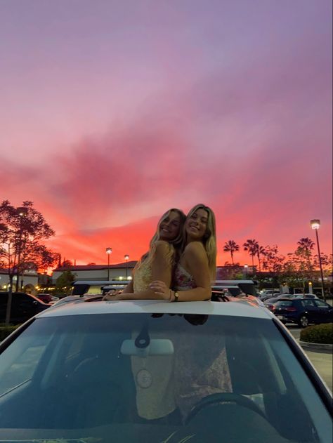 Car Sunset Photoshoot, Sunset Car Pictures, Car Beach Pictures, Cars With Sunroof, Car Sunset Pictures, Sunroof Pics, Car Sunroof Picture Ideas, Car Ride Pics, Sunroof Picture Ideas