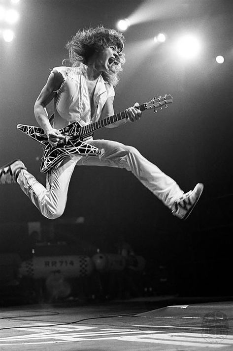 Eddie Van Halen, Live, 1979 by Neil Zlozower — Mr Musichead Gallery Sammy Hagar, David Lee Roth, Rock Guitarist, Musica Rock, Eddie Van Halen, Rock N’roll, Musica Pop, I'm With The Band, Ozzy Osbourne