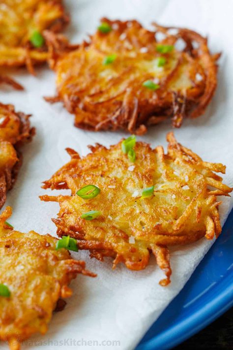 Potato Latkes With Frozen Hashbrowns, Latka Recipe Potato Latkes, Potatoe Latkes Recipe Jewish, Fried Potato Pancakes, Potato Cakes Shredded, Latkes Recipe Traditional, Potatoe Latkes Recipe, Potatoe Cakes Recipe, Hannakuh Recipes