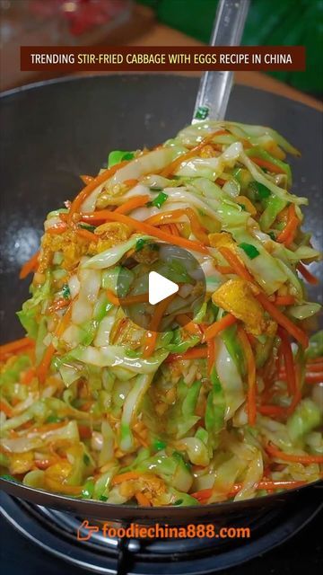 Cabbage With Eggs, Chinese Cabbage Stir Fry, Cabbage Fried Rice, Stir Fried Cabbage Recipes, Fried Rice Recipe Chinese, Cooked Cabbage Recipes, Chinese Pork Recipes, Fried Cabbage Recipes, Chinese Stir Fry