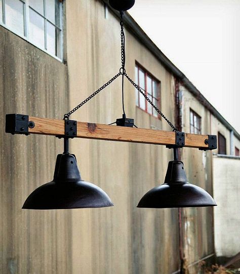 Huge industrial-style chandelier made with a recycled wood beam and black lamp shades. The contrast of black metal and old wood makes this lamp unique and chic. #pendant #woodbeam #chandelier #vintage #industrial #recycled Blitz Design, Lampe Diy, Stil Industrial, Diy Lampe, Deco Luminaire, Black Lampshade, Decor Ikea, Farmhouse Dining Table, Light Beam