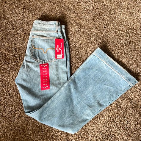 Kimes Ranch Women’s Light Wash Jeans Size 10/32 Brand New With Tags Open To Offers! Cute Western Clothes, Cute Country Clothes, Ranch Outfits For Women, Casual Western Outfits For Women, Southern Fits, Kimes Jeans, Womens Western Outfits, Ranch Women, Boot Cut Jeans For Women