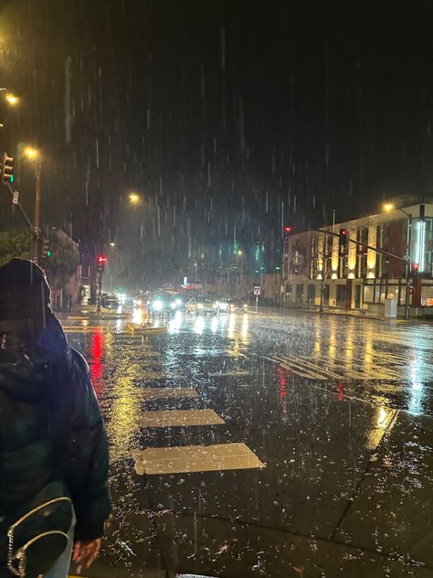 Rain Street, City Rain, Rainy Sky, Rainy Street, Rain Pictures, Rainy City, Rainy Day Aesthetic, Night Rain, I Love Rain
