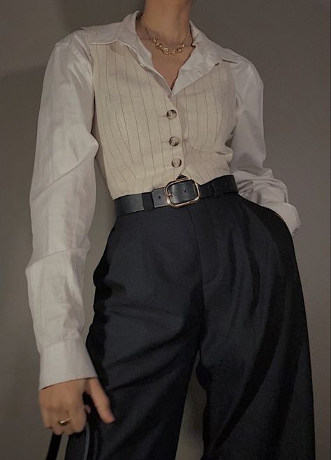 Professional Outfits Women With Blazer, White Button Down Shirt Outfit Formal, Buisnesscore Outfit Female, Tie Shirt Around Waist Outfits, Bespoke Outfit Women, Semi Turtle Neck Outfit, Chic Fits Aesthetic, Back Vest Outfit, Dress Shirt Styling