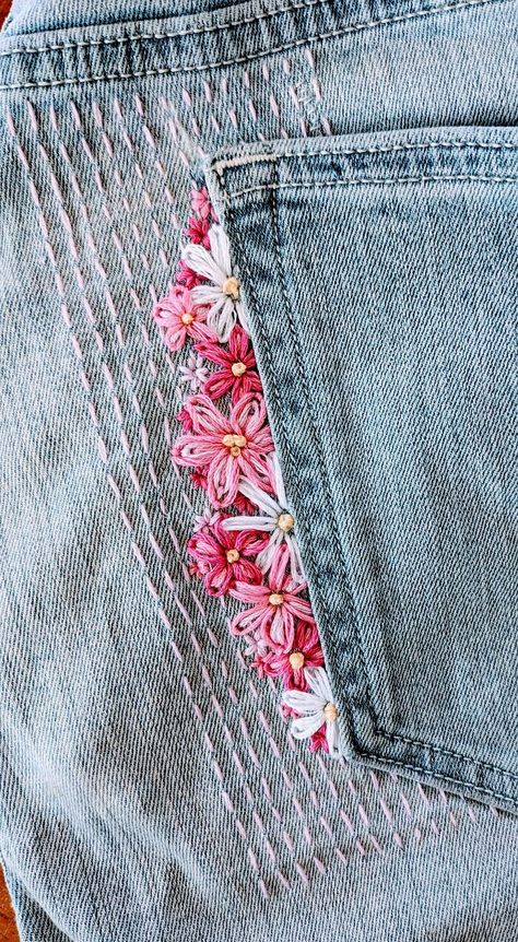 Visible Mending Stitches, Fixing Clothes, Embroidery Jeans Diy, Shashiko Embroidery, Boro Stitching, Mending Clothes, Clothes Embroidery Diy, Decorative Embroidery, Denim Embroidery
