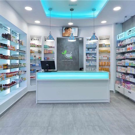 This is a really cool design. Even though it appears they're selling hygienic products, medicines, etc., they didn't stick to the usual clean, bright white colors that most pharmacies use. Corner Shelf Ideas Living Room, Shelf Ideas Living Room, Corner Shelves Design, Retail Shop Interior Design, Pharmacy Interior Design, Store Layout Design, Store Counter Design, Pharmacy Interior, Shelves Design Ideas