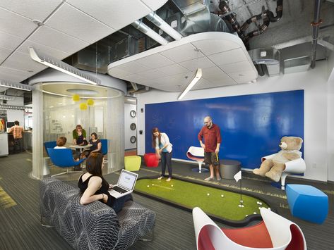 Practice your putting skills at the Google Offices in Cambridge. Adult Room Ideas, Google Office, Industri Modern, Office Break Room, Office Games, Contemporary Exterior, Cool Office, Industrial Interior, Game Room Design